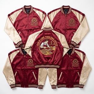 Blouson Bomber en Satin Brodé Doré Bordeaux avec Fermeture Éclair et Manches Raglan pour Artisans Relieurs – Vêtement d'extérieur Style Universitaire - Product Image 1