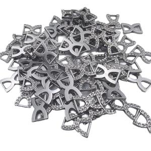 Boutons en alliage d'urée ornés de diamants personnalisés en gros, caractéristiques écologiques, Vietnam, délai de livraison d'échantillon de 7 jours non pris en charge - Product Image 1