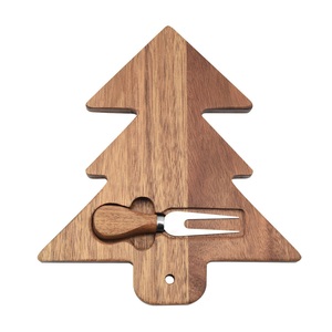 Planche à grignoter personnalisée en bois naturel en forme de sapin de Noël avec fente intégrée pour fourchette à fromage, plateau à apéritifs de fêtes - Product Image 1
