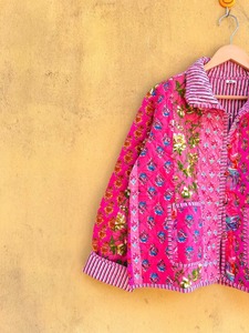 Chaqueta Acolchada Floral Rosa con Bolsillos de Parche, Manga Tres Cuartos, Cuello Vuelto, Cierre de Botón, Estilo Primavera, Abrigo para Mujer - Product Image 2