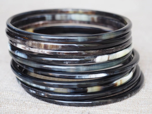 Bracelet en corne de boeuf d'excellente qualité à la mode Beau design Bijoux polis pour filles et femmes avec taille personnalisée - Product Image 3
