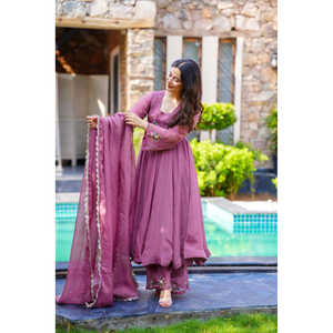 ชุดราตรีปักลายจากนักออกแบบชุดใส่ไปงานปาร์ตี้เสื้อ Plazzo and Dupatta - Product Image 3