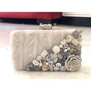 Elegante Bolso de Mano de Resina para Mujer, Ecológico, para Fiestas, Decoración y Artículos de Mesa, Modelo RR202517029 de RR ENTERPRISES - Product Image 5