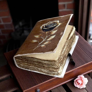 Cuaderno de hechizos de bruja con estampado de rosas, tamaño A5, mini diario de cuero vintage, grimoire, diario, cuaderno de tapa dura con correa y cierre, regalo para lectura y viajes - Product Image 2