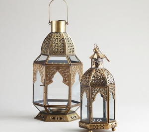 Lanterne marocaine élégante en fer pour la décoration de table basse, améliorant l'espace de vie grâce à des motifs artistiques de lumières et d'ombres - Product Image 3