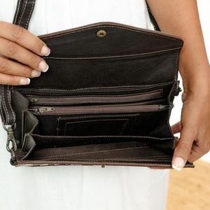 Venta al por mayor mano Tooled cuero mujer monedero cuero genuino Crossbody turquesa Floral cartera Western Boho Floral cuero de vaca carteras - Product Image 6