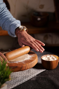 Ensemble Chakla Belan en bois avec support, planche à faire des roti et chapati, et rouleau à pâtisserie en bois fait main pour la pâte à pizza et la pâtisserie maison - Product Image 3