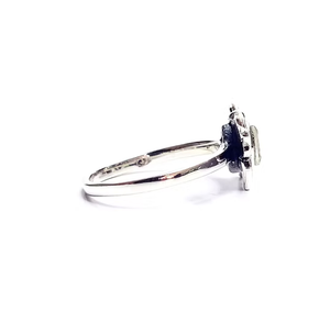 Anillo de Plata de Ley 925 con Piedra Lunar Arcoíris y Mariposa, Diseño Minimalista con Alas Abiertas, Colección de Joyería Asequible - Product Image 3