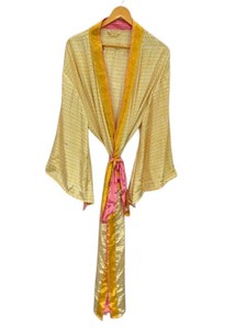 Robe kimono en patchwork de sari de soie faite à la main, couvre-maillot de bain, vêtement de nuit, longue robe, kimono en sari de soie recyclée vintage indien fait à la main - Product Image 2