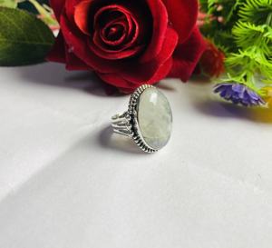 แหวนเงินแท้ 925 สำหรับทุกเพศ ประดับพลอยมูนสโตนสีน้ำเงินธรรมชาติ ทรงรี ตัวเรือนแบบฝังขอบ ดีไซน์คลาสสิก เหมาะสำหรับงานแต่งงาน งานครบรอบ และงานปาร์ตี้ - Product Image 4