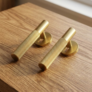 Ensemble de poignées de porte modernes en laiton massif HS 1054 |   Conception de levier haut de gamme |   Options de finition CRUM PVD Or et Or Rose PVD - Product Image 2