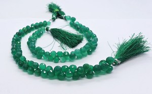 Cuentas facetadas de ónix verde natural de 7-8 mm, cuentas facetadas de ónix verde tipo briolette, gotas de ónix verde para joyería - Product Image 5