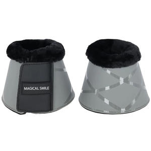 Protège-tibias pour chevaux de haute qualité, matériau très résistant, bord supérieur en fausse fourrure, rembourrage doux à l'intérieur, protège-tibias. - Product Image 1