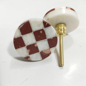 Perilla de puerta de nácar y latón con detalles ornamentados Herrajes de piedra Premium para interiores de casas clásicas - Product Image 3