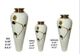 Jarrón de Metal Moderno de Estilo Mid-Century, Dorado y Blanco, con Hojas de Aluminio Fundido, Base de Hierro con Diseño de Flores Martilladas, para Decoración del Hogar y la Oficina - Product Image 2