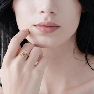 Anillo Giratorio Ovalado con Halo en Oro Amarillo, Blanco y Rosa de 14K con Diamantes Certificados por IGI y Claridad VVS para Mujer - Product Image 4