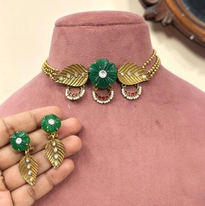Precioso Juego de Collar y Aretes Clásicos de Moissanita Chapados en Oro de Latón de Alta Calidad para Regalo de Aniversario, Boda o Compromiso - Product Image 5