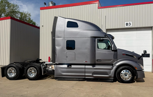 Camión Semi Peterbilt 387 Sleeper 2023 en Perfectas Condiciones - Camión con Techo Elevado y Transmisión Manual de 18 Velocidades en Venta - Product Image 4