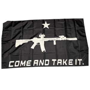 Drapeau rectangulaire en polyester avec des rayures rouges et blanches et un motif d'étoile bleue pour une utilisation en extérieur - Product Image 6