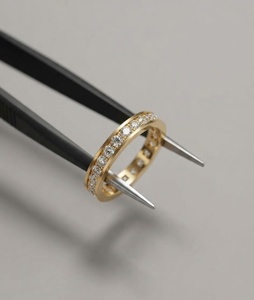 แหวนเพชรทรงบริลเลียนท์ทองคำแท้ 14k สีเหลืองจาก Fine Jewels |   ชุดเครื่องประดับเพชรชุบโรเดียมสุดหรูสำหรับทุกเพศ - Product Image 1