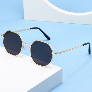 LMAMBA 2333 Nuevas Gafas de Sol de Moda Versátiles Estilo Vintage de Alta Calidad Unisex de Lujo con Logotipo Personalizado de Metal Poligonal para Mujer y Hombre - Product Image 2