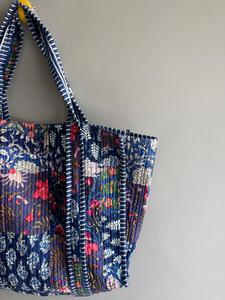 Bolso tote de algodón acolchado con estampado floral, bolso de hombro tipo patchwork, bolso vintage para compras y viajes, regalo para ella - Product Image 3
