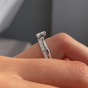Anillo de Compromiso y Boda con Diamante Cultivado en Laboratorio, Corte Esmeralda, 2.45 Quilates, Oro Amarillo de 14k, Certificado IGI, Joyería de Lujo para Regalo - Product Image 6