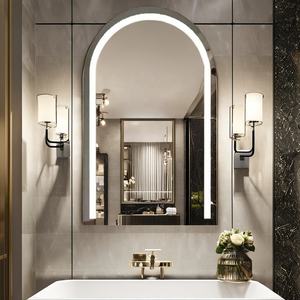 Miroir de salle de bain mural LED de luxe Daystar Trade en forme d'arche avec éclairage rétroéclairé moderne et commande par capteur tactile - Product Image 4