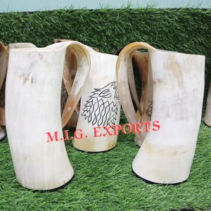 Auténtica taza vikinga hecha a mano de cuerno de vaca, jarra natural de cuerno de buey para cerveza, cerveza de malta y hidromiel. Ecológico, Vintage, Medieval. - Product Image 6