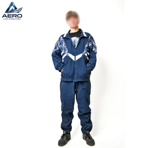 Ropa de invierno con logotipo personalizado, conjuntos deportivos de color liso para adultos, chaqueta cortavientos, conjuntos de pantalones y chaqueta. - Product Image 2