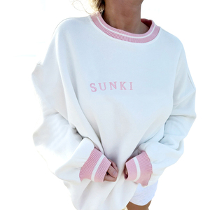 Sweat-shirt blanc à capuche pour femme avec appliqué graphique multicolore, manches longues, style streetwear décontracté, hauts d'hiver en gros - Product Image 3