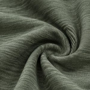Vente en gros de t-shirts personnalisés à col en V, tissu en coton doux, plusieurs tailles et service de fabrication de vêtements de sport OEM - Product Image 6