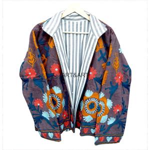Chaqueta Acolchada ART&ART Ecológica y Transpirable con Bordado a Mano, Cuello Mandarín, Diseño Floral Étnico para Mujer, de Secado Rápido, en Algodón - Product Image 2