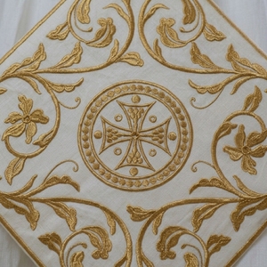 Ensemble de Vêtements Liturgiques Orthodoxes Brodés de Fils d'Or : Chasuble Sacerdotale, Phelonion, Épigonation, Palitsa, Étole d'Église, Bannière - Product Image 4
