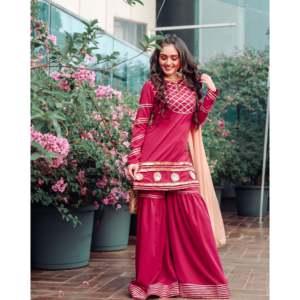 Ensemble de costume en crêpe satiné bordeaux taille XS pour femmes - Product Image 5