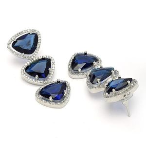 Parure Collier, Boucles d'Oreilles et Coiffe Plaqué Or 18K avec Perles d'Imitation, Cristaux Bleus Taille Brillant et Strass – Bijoux Classiques et Tendance - Product Image 2