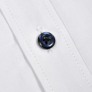 Chemise habillée blanche à manches longues pour homme, avec poignets contrastants à pois, col rabattu, simple boutonnage, en popeline - Product Image 4