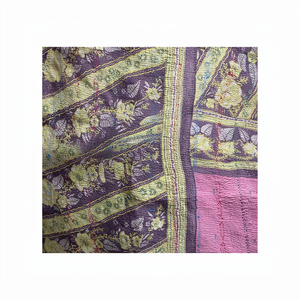 Proveedor Mayorista de Mantas Kantha Vintage Hechas a Mano para Decoración Bohemia del Hogar y Edredones Reversibles Sostenibles - Product Image 1