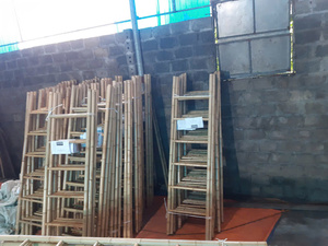 Échelle en bambou naturel de style artisanal, produit de décoration intérieure durable pour les détaillants, les importateurs et les distributeurs - Product Image 2