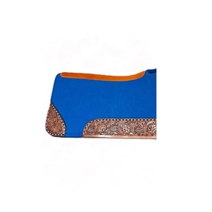 Tapis de selle Western en feutre bleu avec garniture florale en cuir repoussé, couverture d'équitation rembourrée et profilée - Product Image 2