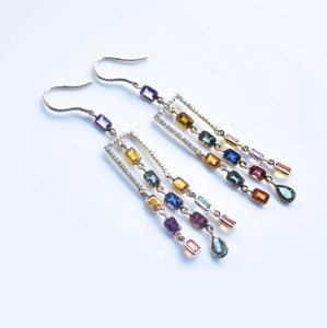 Pendientes de Oro de 14K con Múltiples Zafiros y Aventurina Verde en Forma de Gota, Modelo Prism Waterfall - Product Image 1
