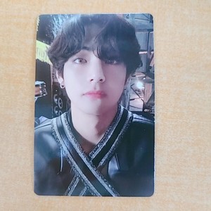 Libro de Fotos Conceptuales de BTS Map of the Soul ONE, Versión Route Tarjeta Coleccionable de V Taehyung - Product Image 1