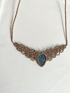 Collier pendentif en macramé fait main avec pierres précieuses, bijoux bohèmes tribaux, cordon tressé en pierre naturelle, bijoux artisanat hippie, cadeau - Product Image 2