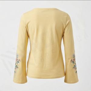 Camiseta de Mujer Personalizada de Alta Calidad, Corte Ajustado, Bordada, con Cuello Redondo y Diseño Estampado para Ropa Casual de Verano - Product Image 2