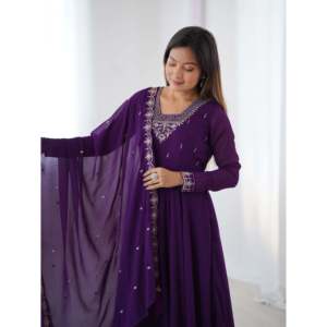 Vestido Anarkali morado hermoso de KB para fiesta de noche con colgante y dupatta, talla S - Product Image 1