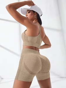 Ensemble de sport d'été sans couture pour femme, débardeur fitness à fines bretelles en Y et short sculptant et liftant les fessiers - Product Image 2