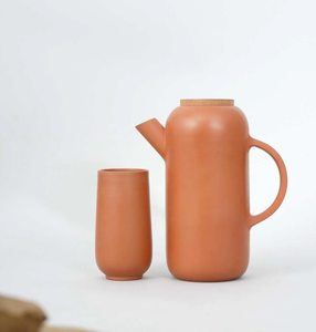 Jarra de terracota hecha a mano Mudra para su hogar - de la colección Earthen - 1 litro con tapa de madera - Product Image 2