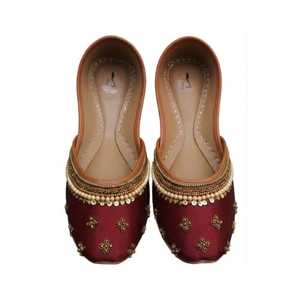 Chaussures Khusa brodées artisanales très prisées pour femmes 2026 – Meilleurs modèles, confortables, plates, pour usage intérieur, pour femmes et jeunes filles - Product Image 1