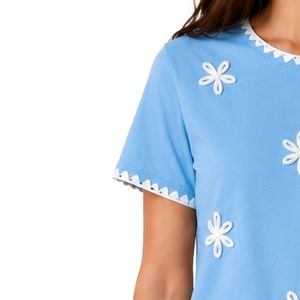 T-shirt pour femme bleu ciel brodé de fleurs, bordure contrastante blanche, col rond, manches courtes, décontracté, mode, OEM ODM, vêtements personnalisés - Product Image 3