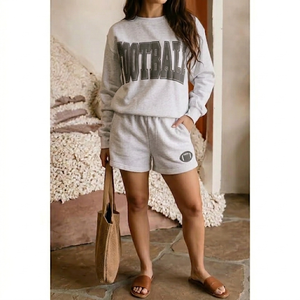 Convierta el vestir diario en fácil con el conjunto de top de cuello alto y pantalones cortos para mujer, colección de ropa cómoda, cálida, relajada y elegante. - Product Image 1